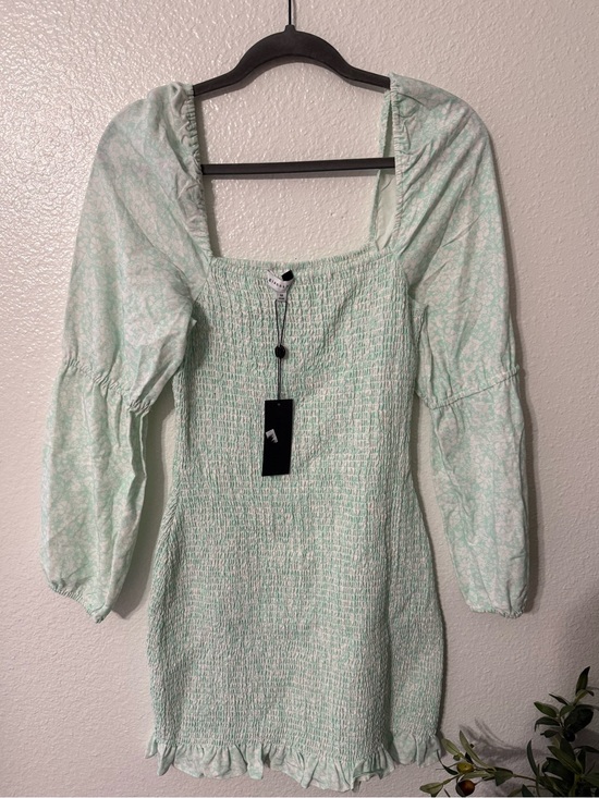 Gianni Bini Dresses & Skirts - Gianni Bini Mint Floral Smocked Mini Dress Medium NWT